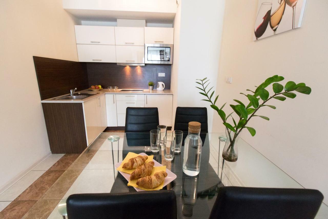 Pcd Aparthotel Ochota Varsó Kültér fotó