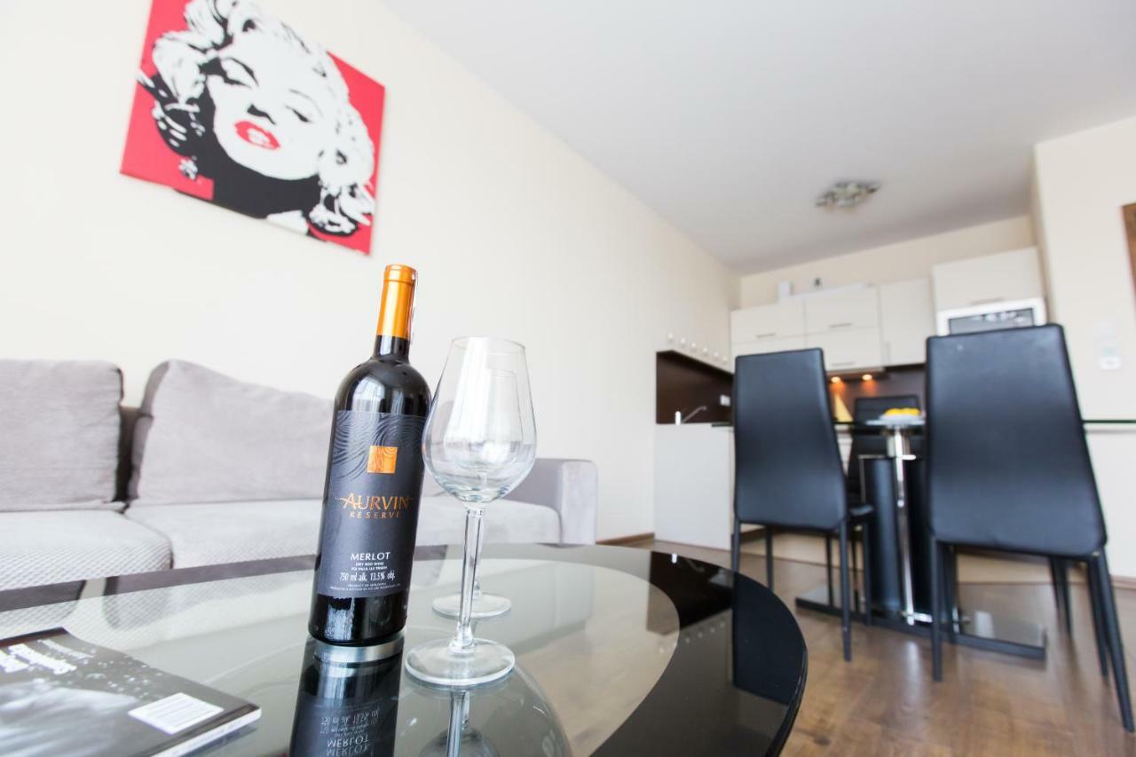 Pcd Aparthotel Ochota Varsó Kültér fotó