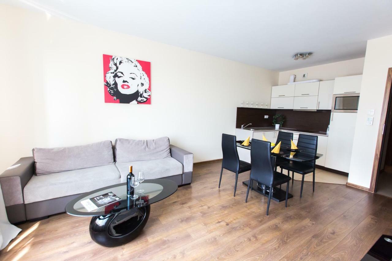 Pcd Aparthotel Ochota Varsó Kültér fotó